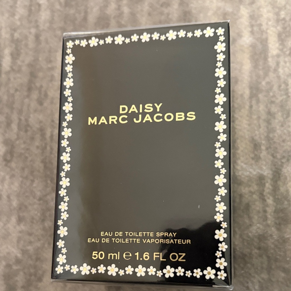 Marc Jacobs Daisy Eau de Toilette — Black with White Daisy Accent